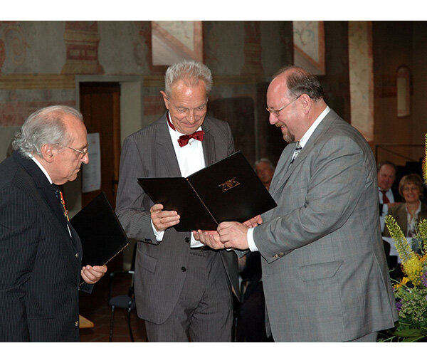 Firma kurucuları için federal liyakat nişanı.